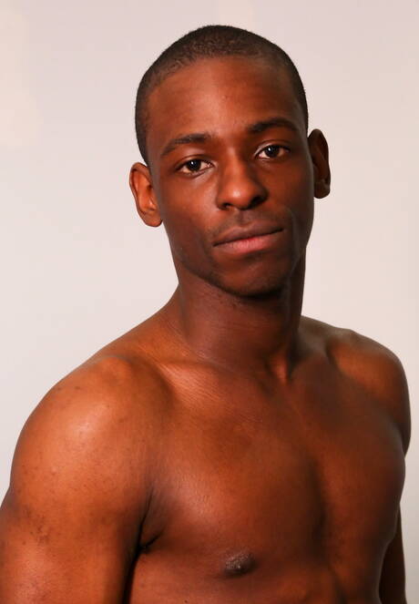 Czarny przystojniak Trent King i czarny mięśniak River Wilson ruchają się w dupę po ssaniu kutasa