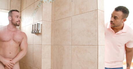 Julian Grey and american strong bull Blake Hunter have a hot sex in bath