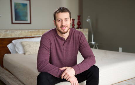 Il duro pornostar americano Mark Long e il giovane Ryan Jordan scopano dopo aver succhiato il cazzo