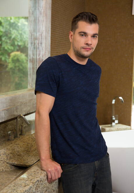 Hübscher amerikanischer Junge Princeton Price und junger Ryan Jordan haben sich in der Badewanne gevögelt