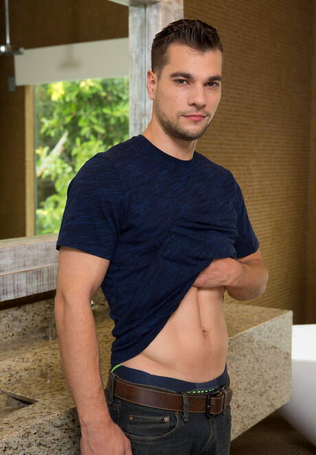 Hübscher amerikanischer Junge Princeton Price und junger Ryan Jordan haben sich in der Badewanne gevögelt