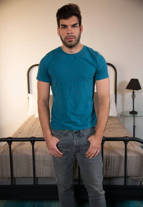 Sexy Dalton Riley, Blake Hunter and Zay Hardy have a good threesome sex in bathroom