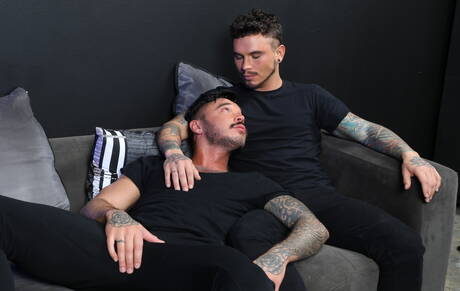 Sexy buddies Seth Knight, Cesar Rossi and Cris Knight in hot 3some anal sex