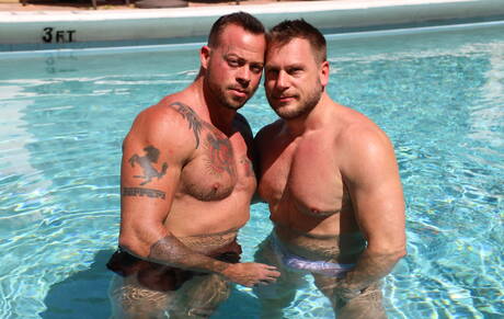 O fisiculturista americano Sean Duran e o galã alemão Hans Berlin se amam na piscina