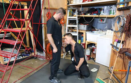 American husky guy Jack Andy and beefy Bentley Michaels in hot homosexual action