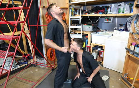 American husky guy Jack Andy and beefy Bentley Michaels in hot homosexual action