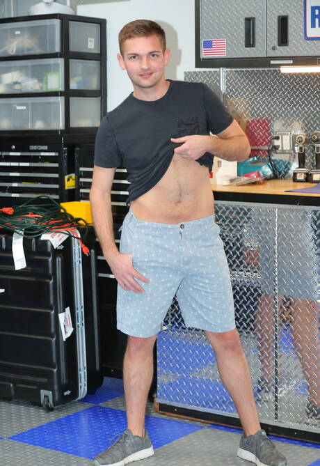 硬漢Conner Mason和美國熟女Jaxton Wheeler在戶外享受火辣性愛