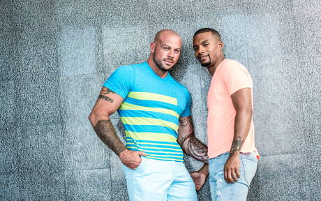 Hübscher amerikanischer Junge, harter Kerl Jacen Zhu und muskulöser Sean Duran haben einen guten interracial Oralsex