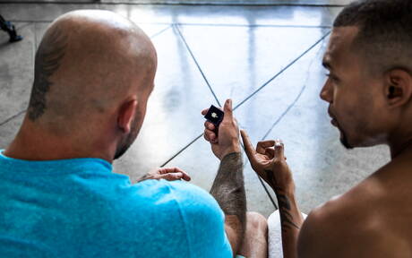 Nette amerikanische Jungs, der attraktive Jacen Zhu und der starke Bulle Sean Duran haben interracial Analsex