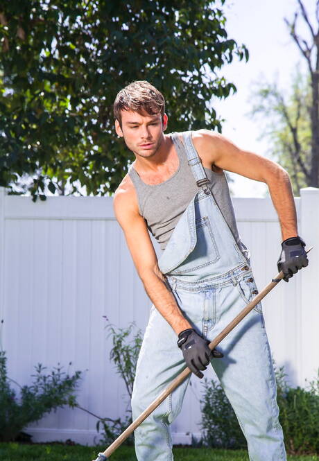 Il bel ragazzo nero Jason Vario e la lontra americana Max Adonis si scopano il culo dopo un pompino interrazziale all