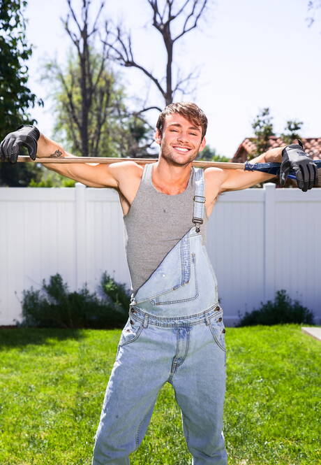 Il bel ragazzo nero Jason Vario e la lontra americana Max Adonis si scopano il culo dopo un pompino interrazziale all