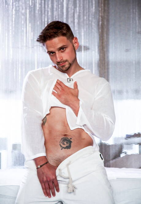 I bei ragazzi americani, il super stallone Deangelo Jackson e il forzuto Jackson Reed, si godono un bel sesso anale interrazziale