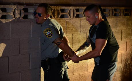 Znani Amerykanie, dobrze zbudowany Max Cameron i muskularny Kirk Cummings mają gorącą scenę miłosną