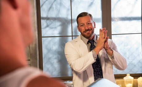 Hugh Hunter, Scotty Taylor e Pierce Paris têm um prazer a três com fisting