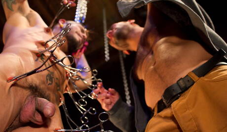 Latin husky guy Leo Forte and latin hunk Draven Torres have a good oral sex