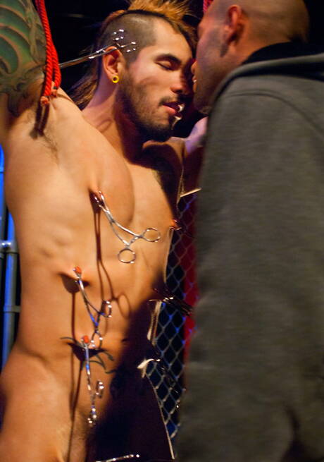 Latin husky guy Leo Forte and latin hunk Draven Torres have a good oral sex