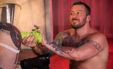 Heiße Amerikaner, der muskulöse Hugh Hunter und der attraktive Teddy Bryce in heißer Arschfick-Action mit Fisting