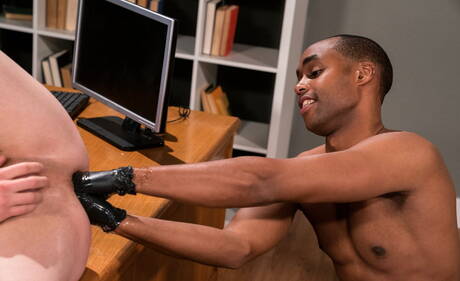 American strongman Cody Winter and husky guy Alson Caramel like interracial fisting