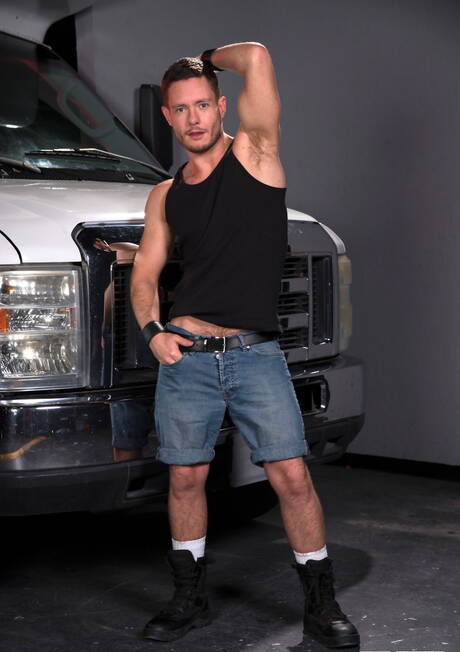 Fisting Central: British hunk Ashley Ryder and american hunk Cody Winter jump on cock with fisting outside