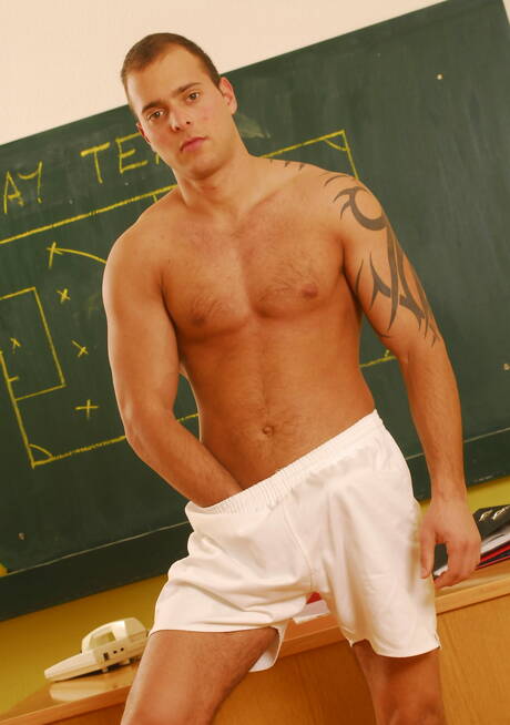 Hongaarse hunk Jimmy Visconti masturbeert