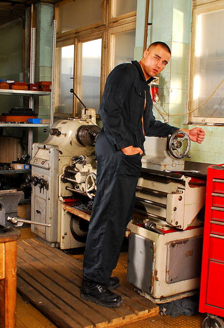 Strong bull Chris Hacker get naked and showing nice butt