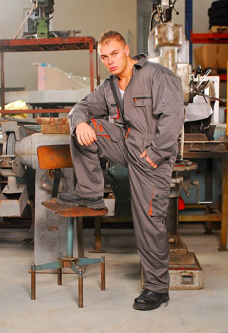 Visconti Triplets: Bull Enrico Belaggio undressing and showing tight ass