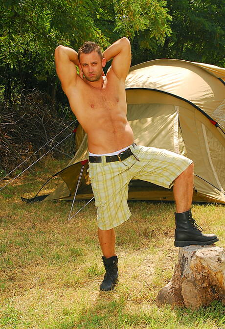 Bodybuilder Renato Bellagio get naked and showing tight butt outdoor