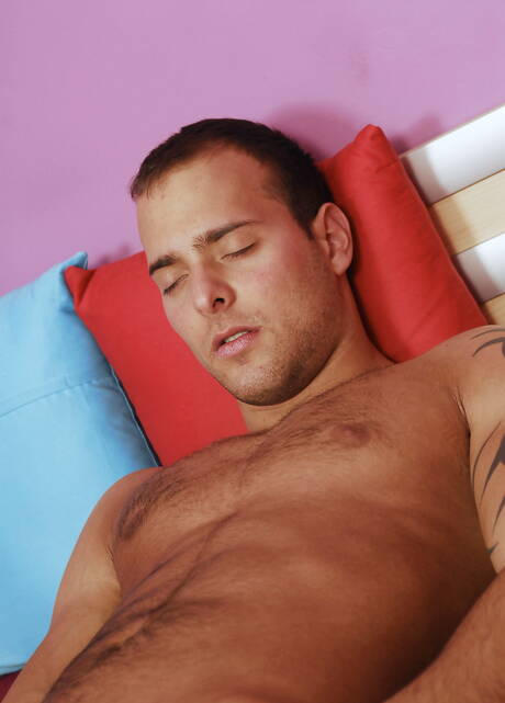 Hongaarse spierbundel Jimmy Visconti speelt met pik