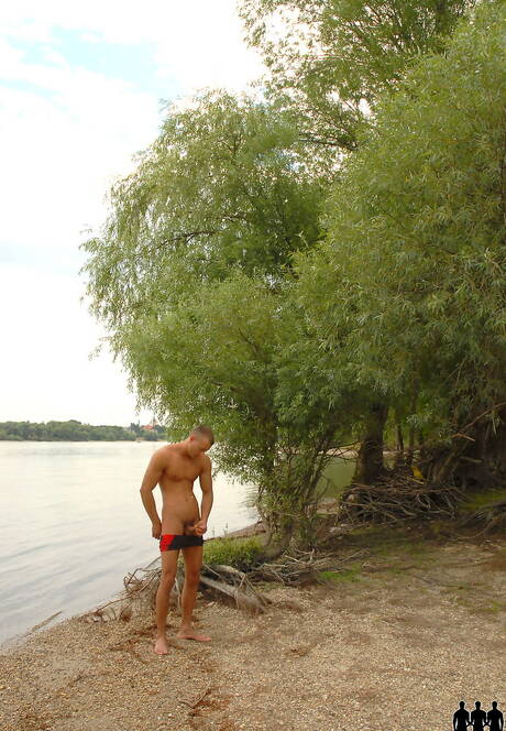 Hungarian superstud Jason Visconti playing with cock in the pool