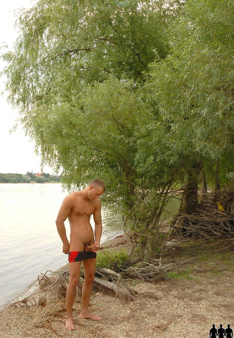 Hungarian superstud Jason Visconti playing with cock in the pool