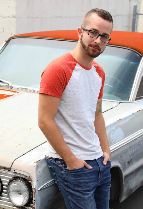 Pride Studios: 두 미국인이 알렉산더 개럿과 수달 제이 도나휴를 상대로 야외에서 격렬한 항문 섹스를 펼쳤다.