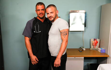 Die amerikanischen Stars Darin Silvers und Sean Harding springen mit Fisting auf den Schwanz