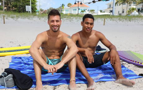 Stud Bentley Michaels and american muscular Mateo Fernandez fuck after interracial blowjob and fisted on beach