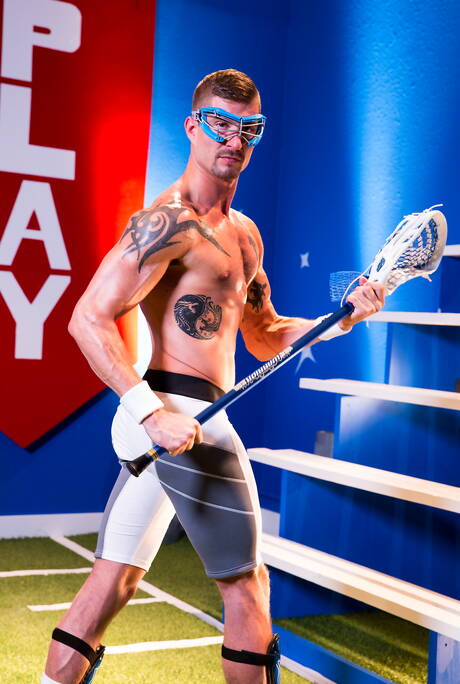 Die netten amerikanischen Kumpel Austin Wolf und Sean Maygers lutschen und ficken sich gegenseitig