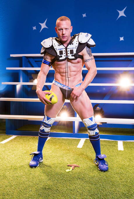 Prachtige kerel Johnny V en sensuele vriend Aaron Savvy in hete kontneukactie