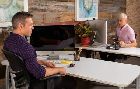 Der gut gebaute Amerikaner Alex Mecum und der brasilianische Hengst Alam Wernik bohren einen Arsch