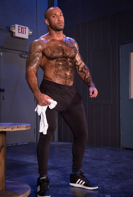 Die geilen Kumpels Michael Roman, Daymin Voss und Fernando Del Rio lutschen und ficken sich gegenseitig