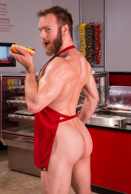 アメリカのボディビルダー、ダコタ・リバースとピーター・マーカスが熱いアナルファックアクションを披露