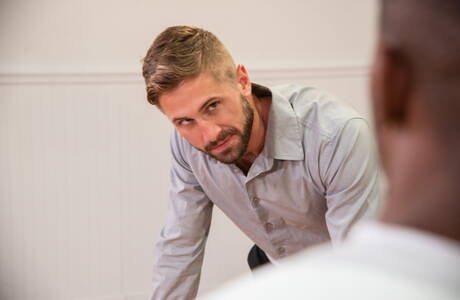 Gorący amerykańscy faceci superstudent Wesley Woods i superstudent Pheonix Fellington w gorącej międzyrasowej akcji ruchania w tyłek