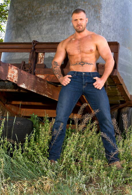 Raging Stallion: Two american dudes well-built Brian Bonds and beefcake Austin Wolf in dick sucking scene outdoor