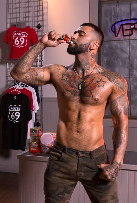 Die sexy Kumpels Rikk York, Nate Stetson und Jett Rink beim heißen Dreier-Analsex