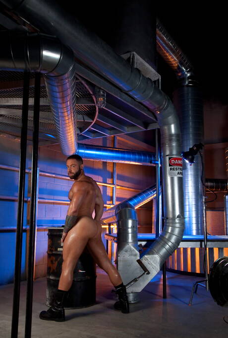 性感的美國人，同性戀熊 Eddy Ceetee 和帥哥 Miles 中士互相吸吮和操弄