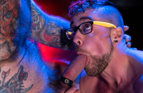 De Amerikaanse sterke man Jay Austin en Jack Dixon hebben een goede orale seks