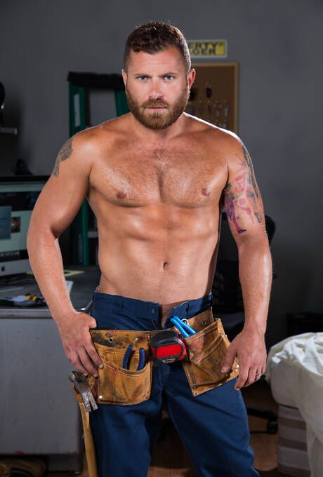 American bear Riley Mitchel and canadian hairy bear Drake Masters love each other