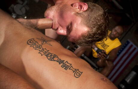 Le musclé américain Trent Diesel et Hugo Milano ont une relation sexuelle torride