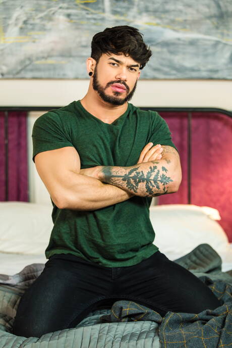 Men: English beefcake Gabriel Cross and spanish bull Pietro Duarte fuck after blowjob