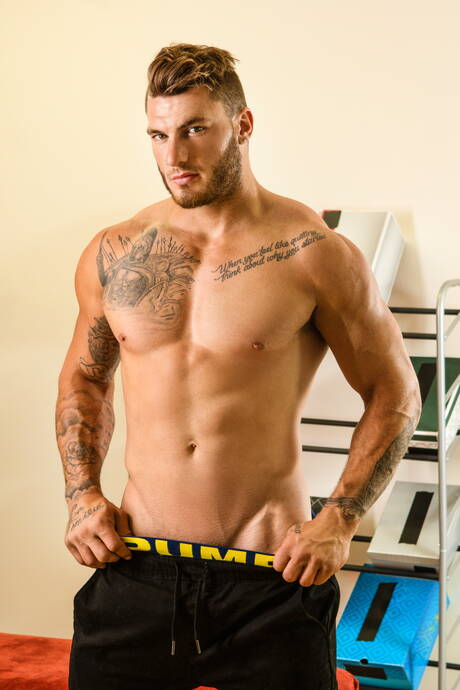 Men.com: Stud Rocky Vallarta and canadian muscular William Seed in hot ass bang