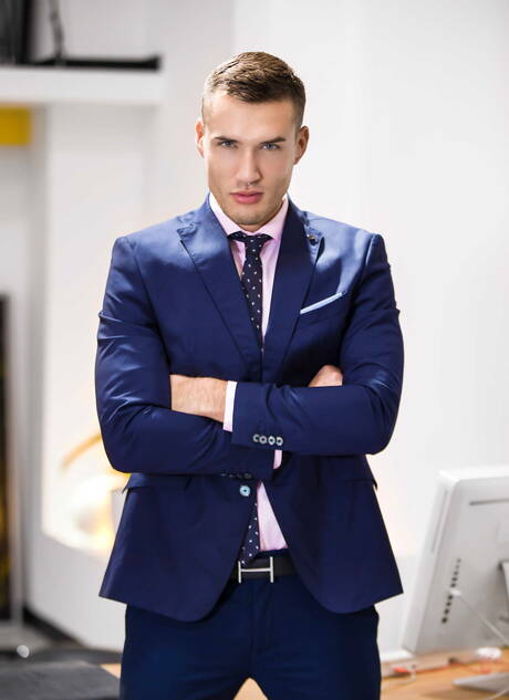 Der französische harte Kerl Theo Ford und der gut gebaute Brasilianer Andy Star haben guten Analsex