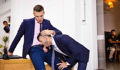 Der französische harte Kerl Theo Ford und der gut gebaute Brasilianer Andy Star haben guten Analsex