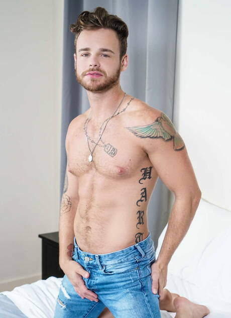 Men: Nice american boys tough guy Connor Maguire and hunk Max Wilde in hot homosexual scene